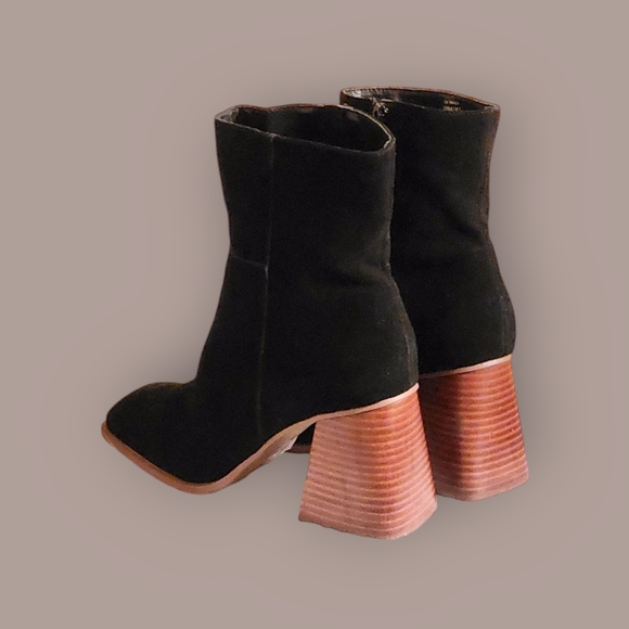 Women  Suede Black Chunky Heel Ankle Boots By Crown Vintage Size 10M - Picture 6 of 10